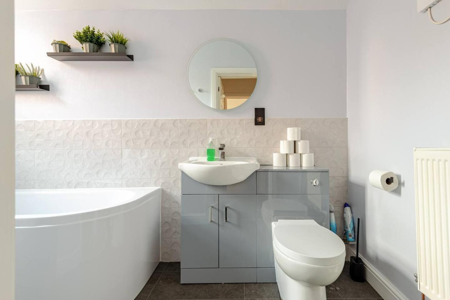 Stylish Flat In Central Location With Free Parking スウィンドン エクステリア 写真