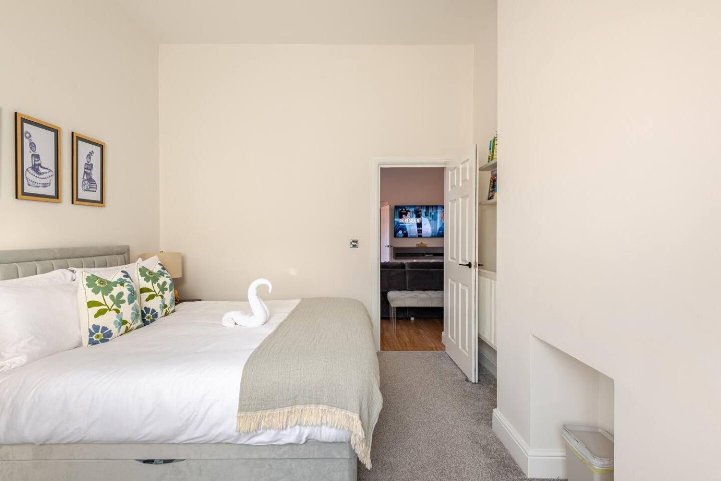 Stylish Flat In Central Location With Free Parking スウィンドン エクステリア 写真