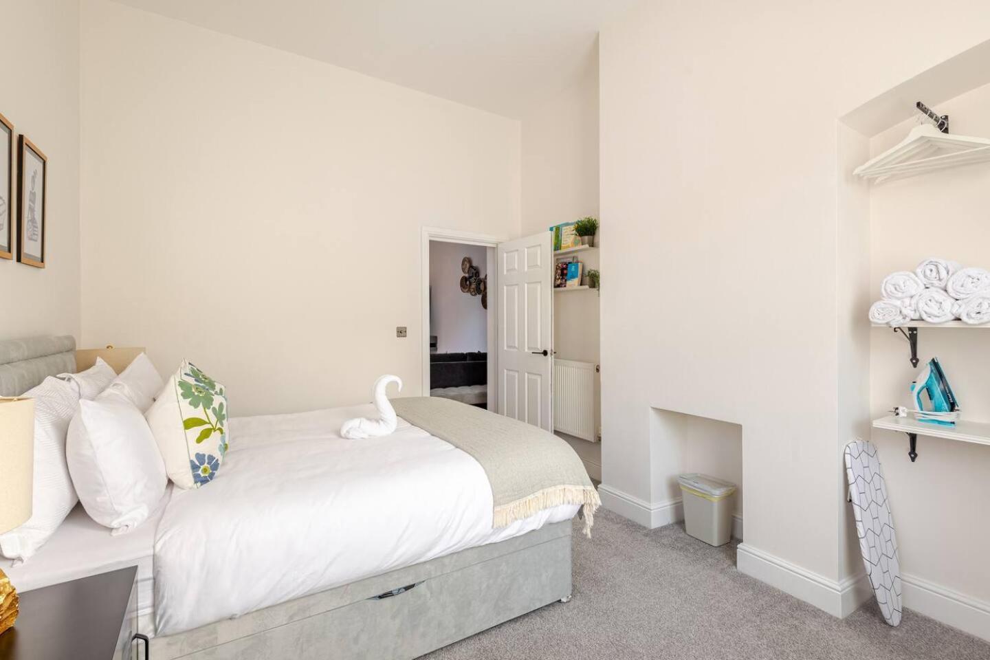 Stylish Flat In Central Location With Free Parking スウィンドン エクステリア 写真